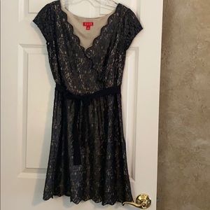 Elle lace dress size 8